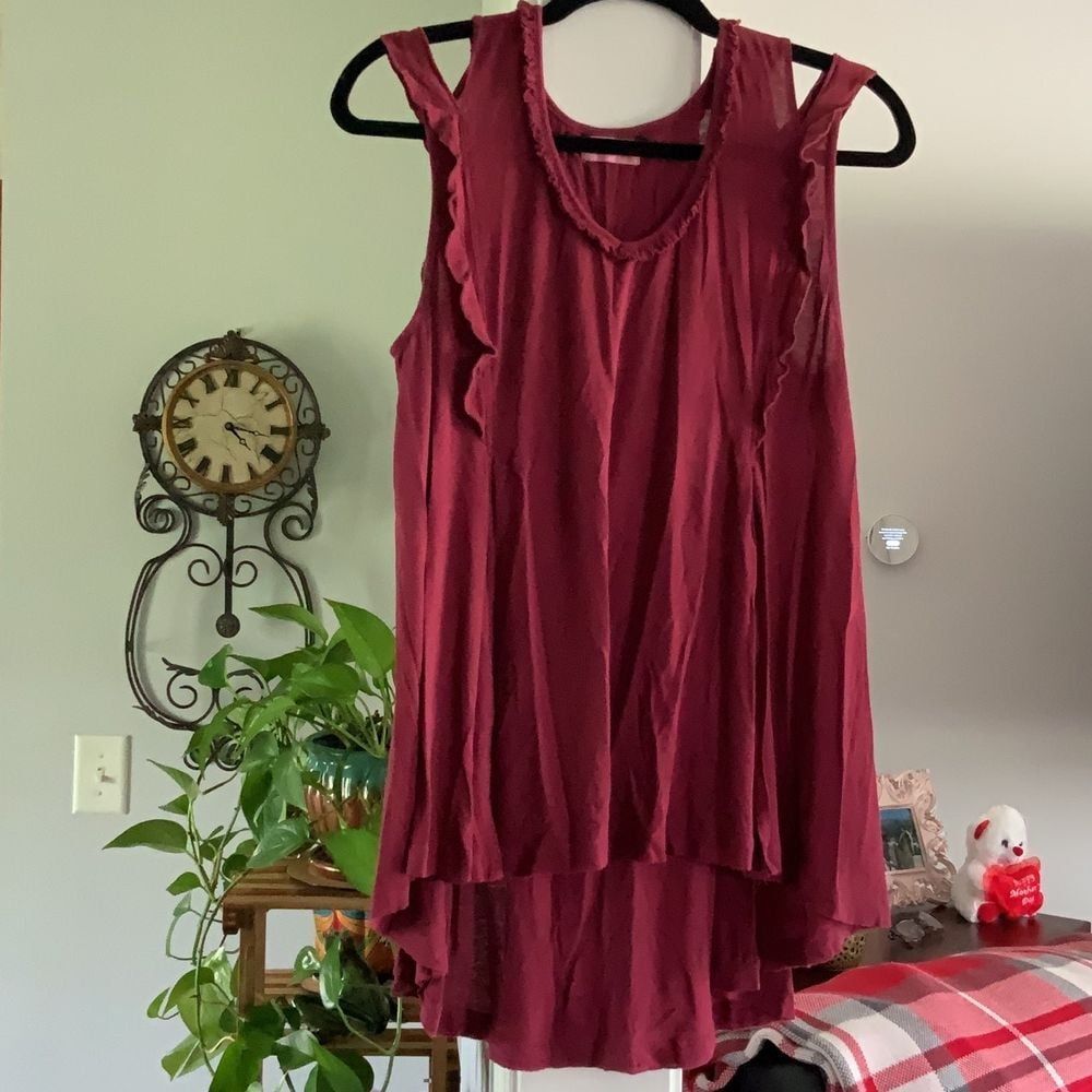 Alter'd State Maroon T-shirt tank, Tunic with Ruffles size Medium